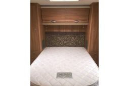 Swift Challenger 580 Island bed. full