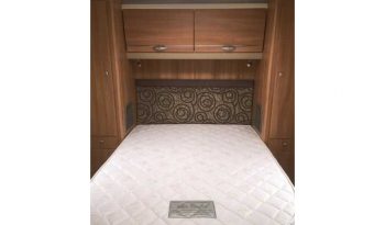 Swift Challenger 580 Island bed. full