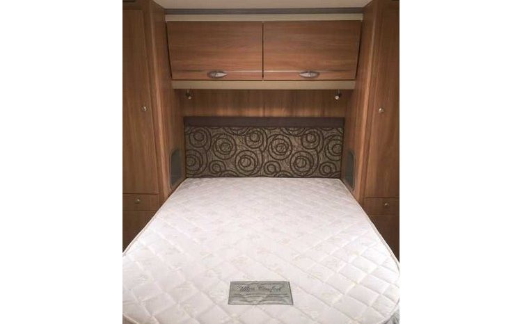 Swift Challenger 580 Island bed. full