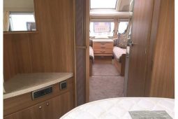 Swift Challenger 580 Island bed. full