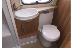 Swift Challenger 580 Island bed. full