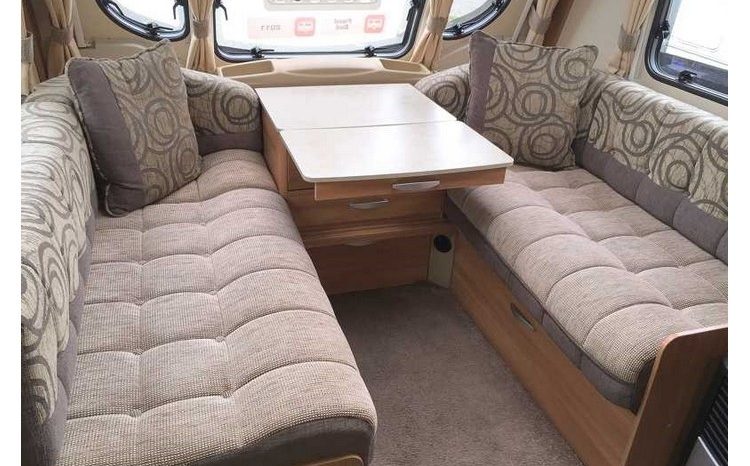 Swift Challenger 580 Island bed. full