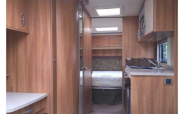 Swift Challenger 580 Island bed. full