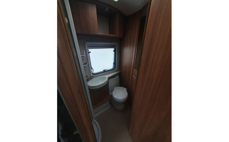 Swift Challenger 580 Island bed. full