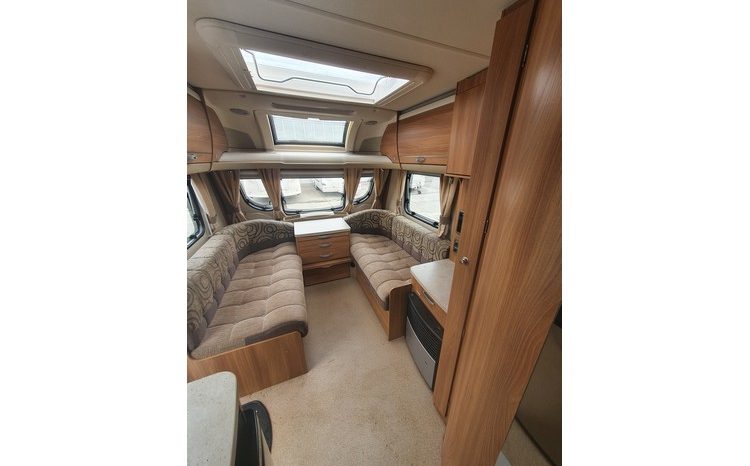 Swift Challenger 580 Island bed. full