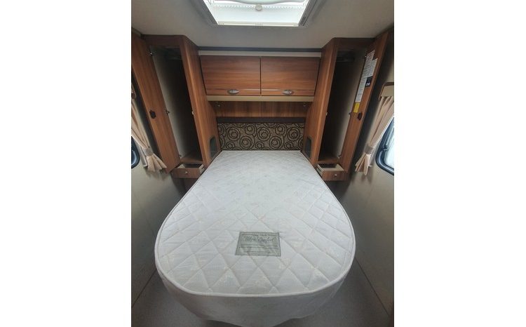 Swift Challenger 580 Island bed. full