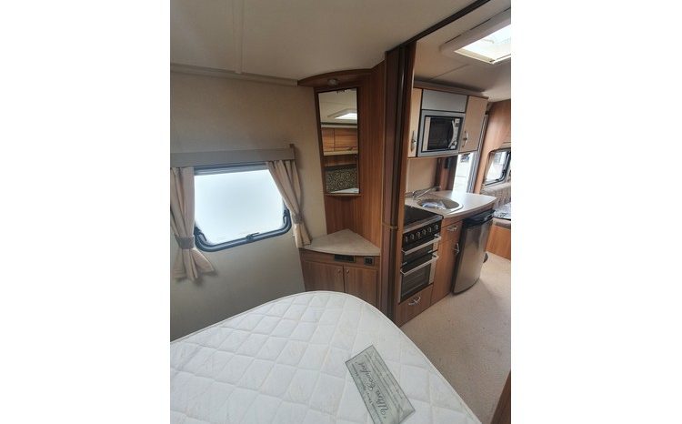 Swift Challenger 580 Island bed. full