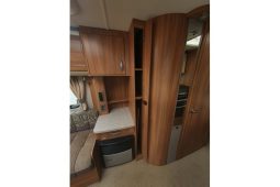 Swift Challenger 580 Island bed. full