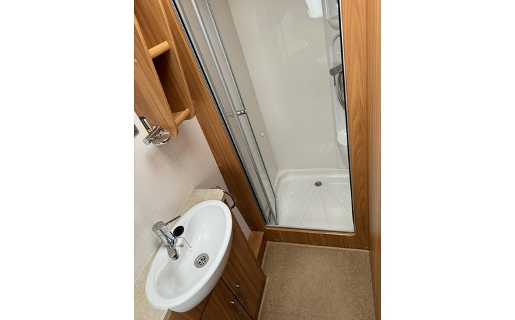 Lunar Clubman SI Island Bed. full