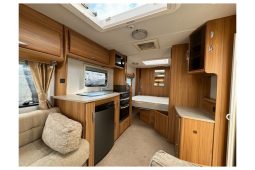 Lunar Clubman SI Island Bed. full