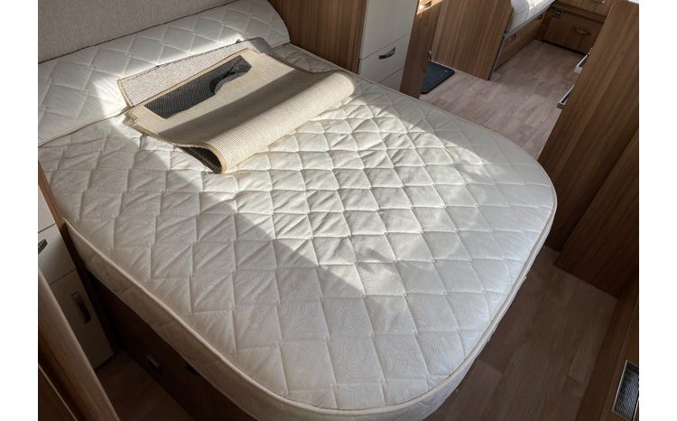 Lunar Clubman Si Island bed full