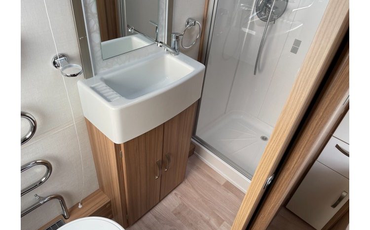 Lunar Clubman Si Island bed full