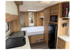 Elddis Crusader Storm ‘Island bed’ full