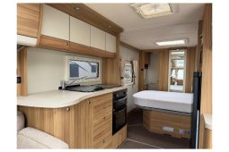 Elddis Crusader Storm ‘Island bed’ full