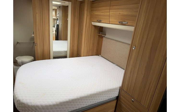 Elddis Crusader Storm ‘Island bed’ full
