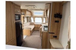 Elddis Crusader Storm ‘Island bed’ full