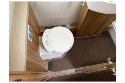 Elddis Crusader Storm ‘Island bed’ full