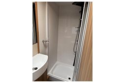Elddis Crusader Storm ‘Island bed’ full