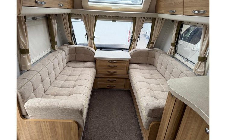 Elddis Crusader Storm ‘Island bed’ full