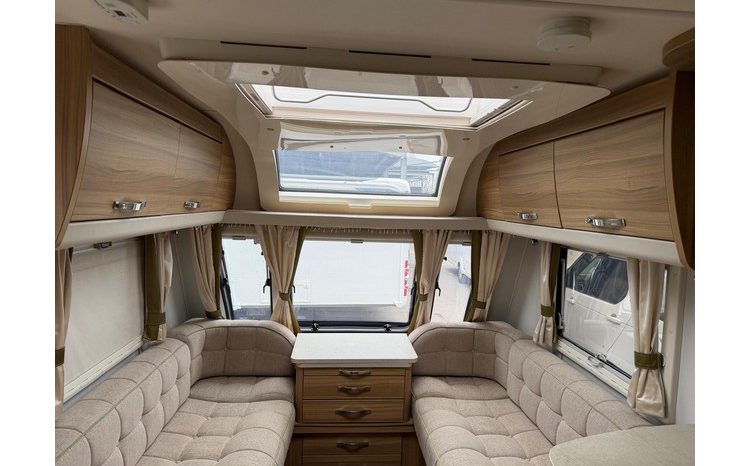 Elddis Crusader Storm ‘Island bed’ full