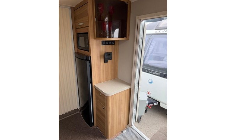 Elddis Crusader Storm ‘Island bed’ full