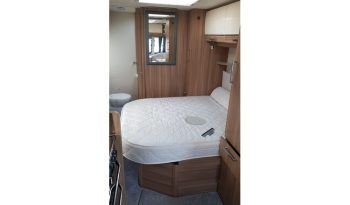 Lunar Ultima 560 Island bed full