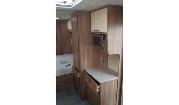 Lunar Ultima 560 Island bed full