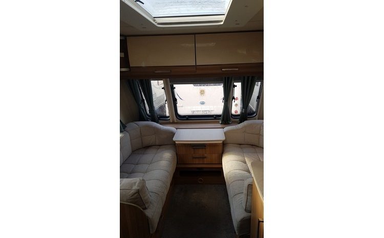 Lunar Ultima 560 Island bed full