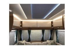 Lunar Ultima 560 Island bed full