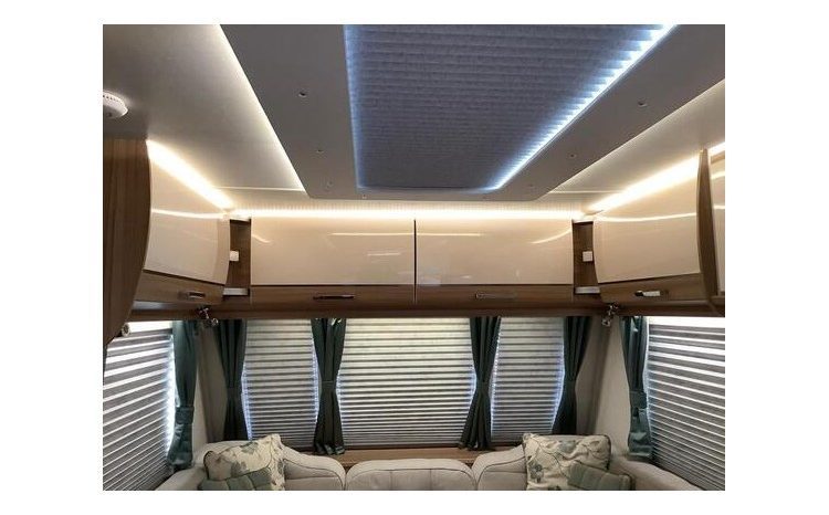 Lunar Ultima 560 Island bed full