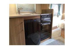 Lunar Ultima 560 Island bed full