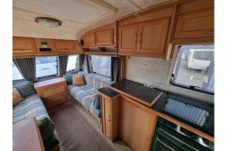 Elddis Hurricane EX2000 full