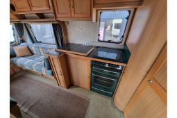 Elddis Hurricane EX2000 full