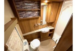 Swift Challenger 570 full