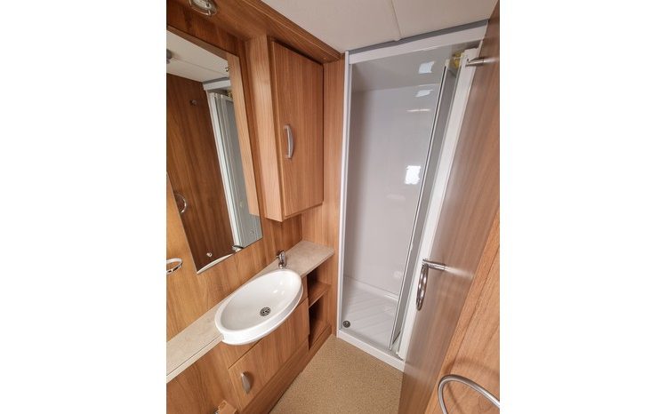 Swift Challenger 570 full