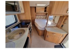 Swift Conqueror 570 full